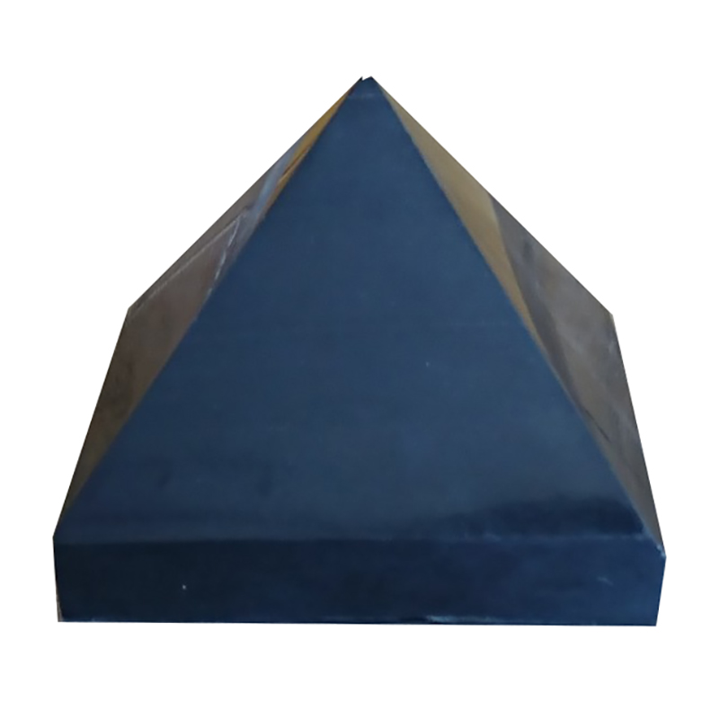Kim tự tháp obsidian nhỏ